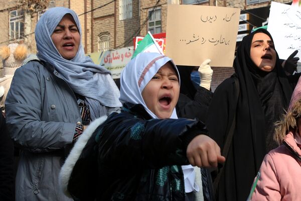 حضور پرشور مردم بهارستانی در راهپیمایی ۲۲ بهمن