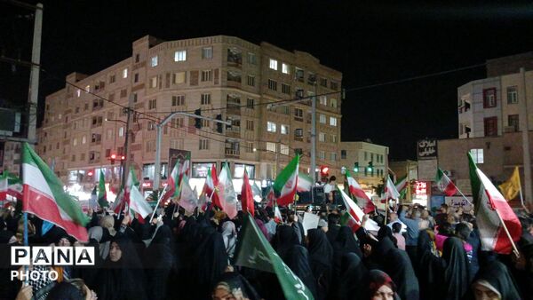 مردم آبرسانی فردیس در تجمعات شبانه بار دیگر پای کار بودن خود به انقلاب  را نشان دادند