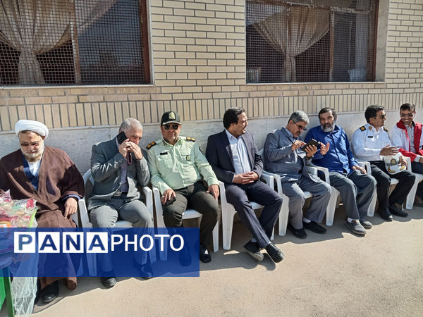 حضور مسئولان شهرستان جعفرآباد قم در دبستان حضرت زینب(س)