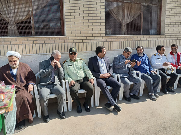 حضور مسئولان شهرستان جعفرآباد قم در دبستان حضرت زینب(س)