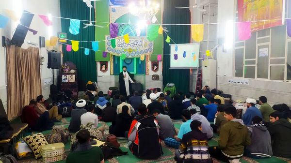 حلقه‌های معرفتی دانش‌آموزان معتکف دبیرستان ماندگار امام صادق(ع) قم