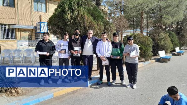 تقدیر از رتبه های برتر علمی-آموزشی، قرآنی، فرهنگی، ورزشی و هنری هنرستان شهید دیواندری سبزوار