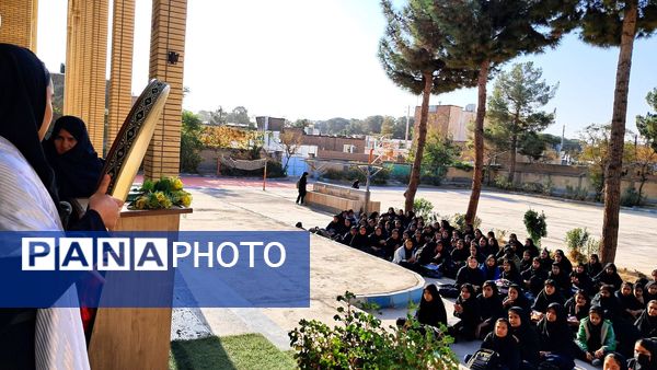 جشن میلاد حضرت زینب در دبیرستان حضرت زینب 