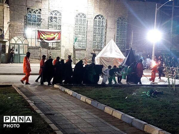 شمع ها هم‌نوا با خیمه‌ها در شامِ غریبان