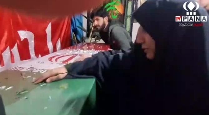 اشک فراق دختر شهید در زیارت لاله فاطمی