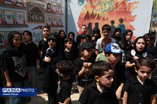 موکب «عشاق‌الحسین» سازمان دانش آموزی در راهپیمایی خانوادگی جاماندگان اربعین حسینی - تهران/ 2
