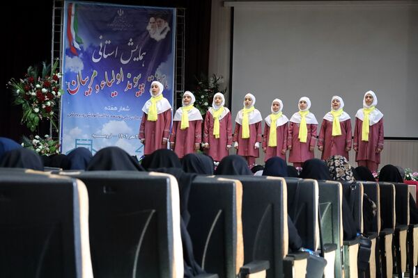 مراسم هفته پیوند اولیا و‌ مربیان در آذربایجان غربی