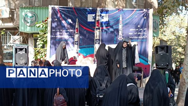 دانش‌آموزان با حضور در راهپیمایی ۱۳ آبان تنفر خود را نسبت به شیاطین امروزی نشان دادند