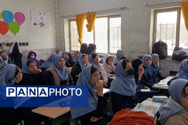 حضور مادر شهید امیرحسین گشانی و قدردانی از معلمان