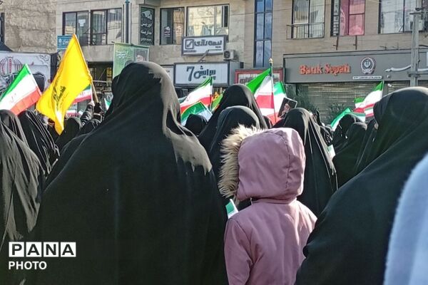 حضور مردم شهرستان رباط‌کریم برای بیعت با سومین رهبر انقلاب
