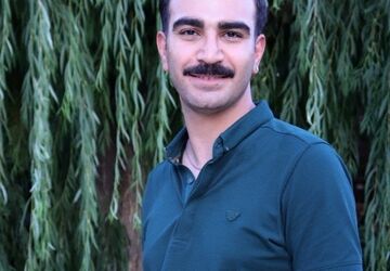 تئاتر آینه آنچه هست نیست، پیش‌درآمد آن چیزی است که می‌تواند باشد