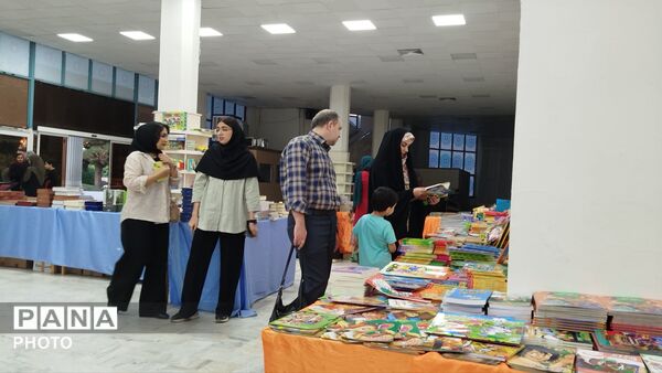 آغوش باز فرهنگسرای سیمرغ برای کتاب‌خوانان
