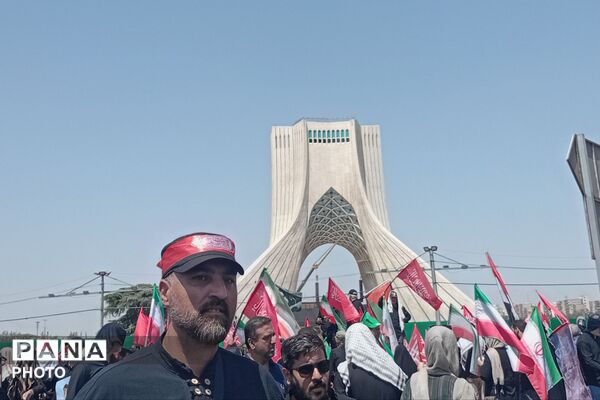 حماسه حضور مردم ایران در مراسم تشییع رهبر شهید