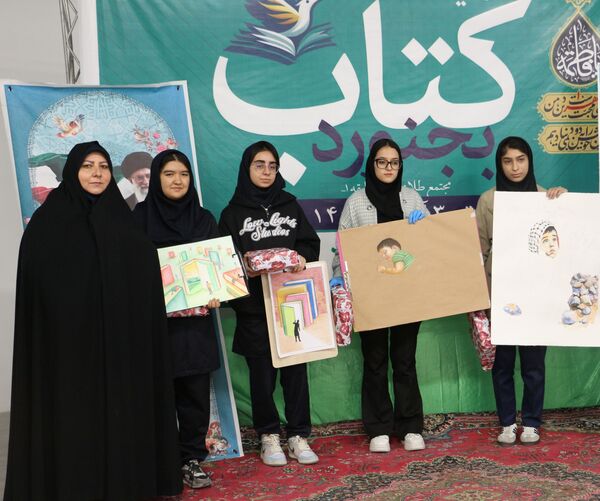 بازدید مدیرکل آموزش و پرورش خراسان شمالی از نمایشگاه هفته کتاب و کتابخوانی