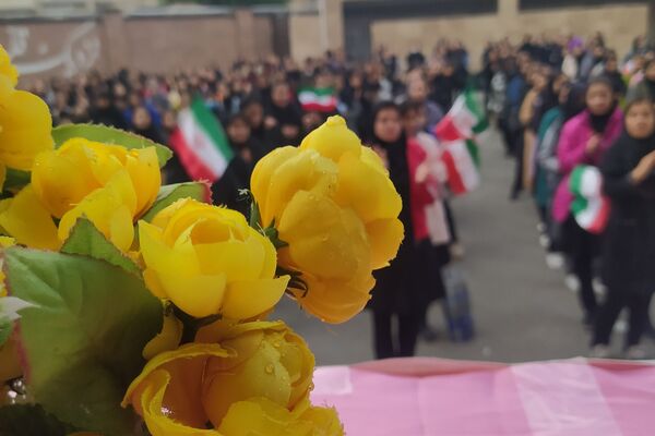 جشن ۲۲ بهمن در دبیرستان شهیدان اسماعیلی‌منش