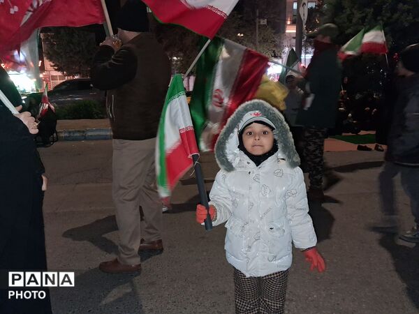 سربازان دهه نودی در قلب میدان 