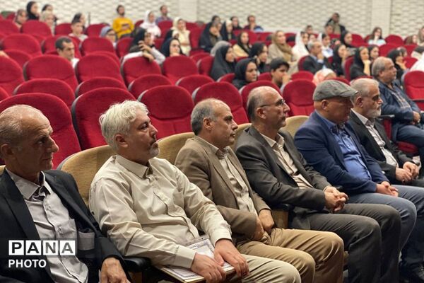 تجلیل از نویسندگان نوجوان ورامین به مناسبت روز شعر و ادب فارسی