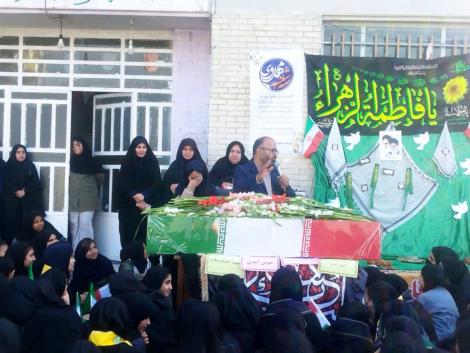 دبیرستان دخترانه صنف پوشاک ناحیه 3 میزبان شهید گمنام