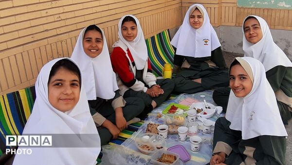 صبحانه ای سالم با طعم سلامت و لبخند؛جشن روز جهانی تخم مرغ در مدرسه صالحه 