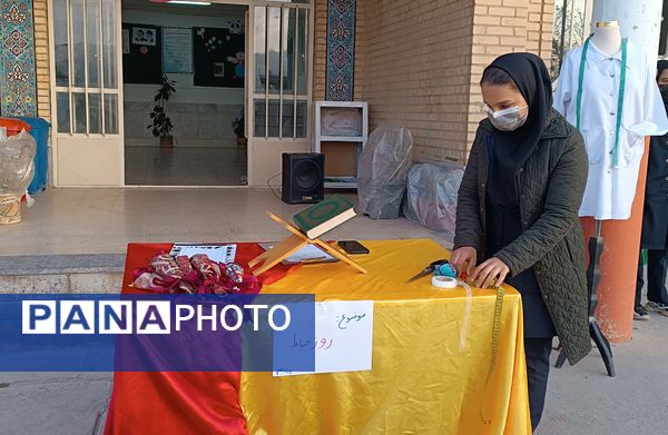 بزرگداشت روز خیاطی در هنرستان تلاش گندمان 