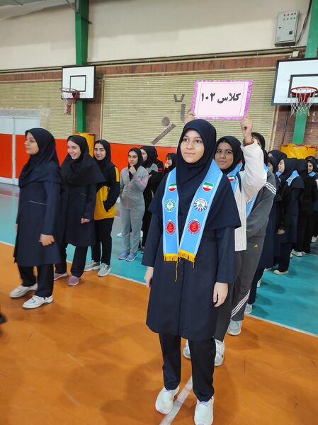 المپیاد ورزشی در دبیرستان دخترانه علمی
