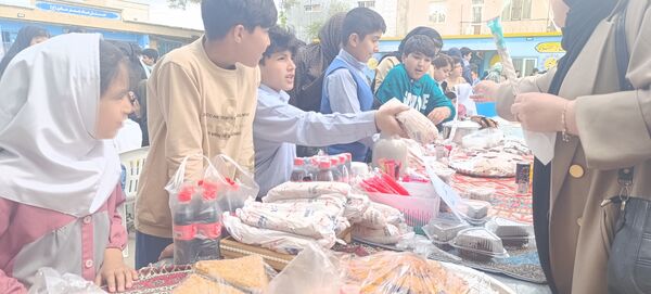برپایی بازارچه در  دبستان امام جعفر صادق (ع) آشخانه
