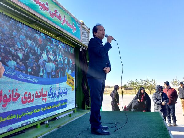 پیاده‌روی خانوادگی در اسلامشهر