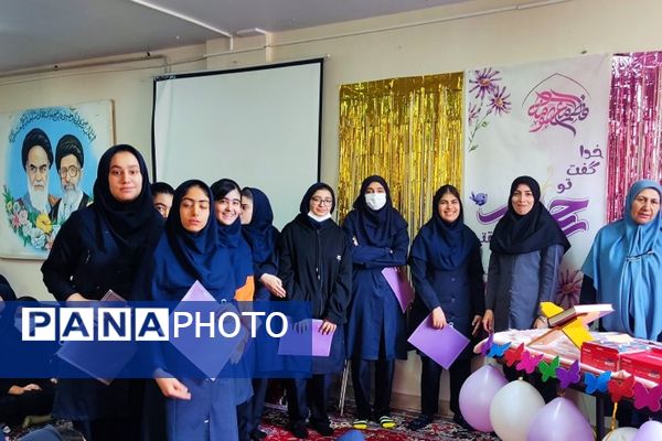 جشن دهه کرامت در دبیرستان دوره‌ اول کوثر رودهن 