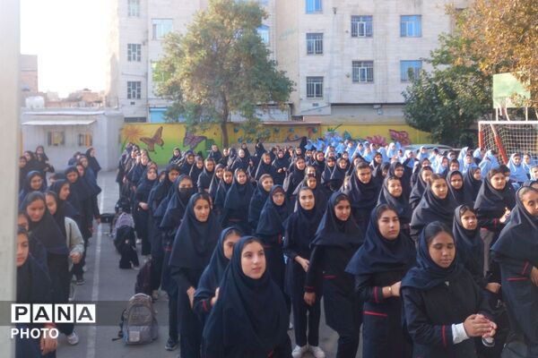رقابت دوستی و سلامتی هفته تربیت‌بدنی با شور و نشاط دانش‌آموزان در دبیرستان توحید یک