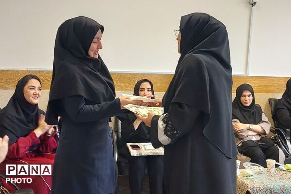 مانور بازگشایی دبیرستان نمونه دولتی ولایت با تشکیل نخستین جلسه شورای دبیران