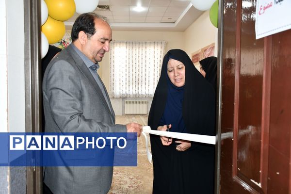 برپایی نمایشگاه آثار دانش‌آموزی در مدرسه متوسطه اول نمونه دولتی امام رضا (ع) فیض‌آباد