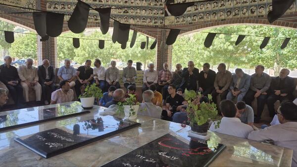 تجدید میثاق قاریان قرآن و اهالی بلده با شهدای گمنام
