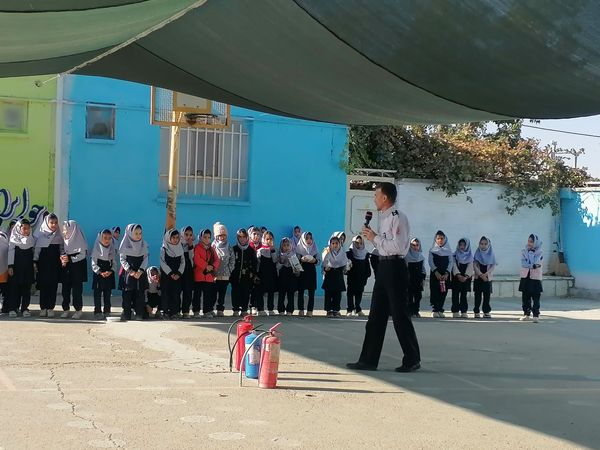 آموزش اطفاء حریق در مدرسه ناهید نخودی