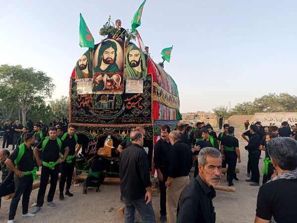 شکوه نخل‌گردانی در گناباد؛ تصویری از عشق و ارادت در محرم