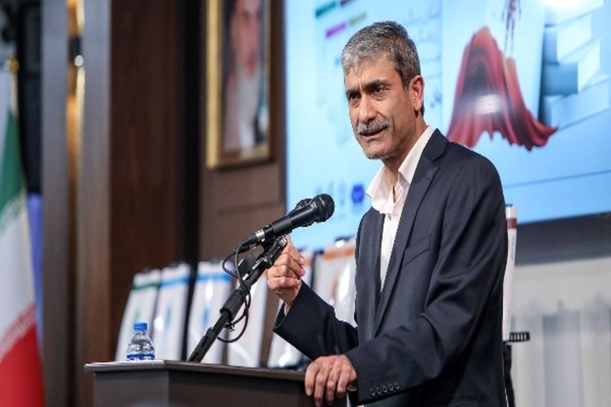 انسانیت، دکتر بهاروند را از دیگران متمایز می‌کند