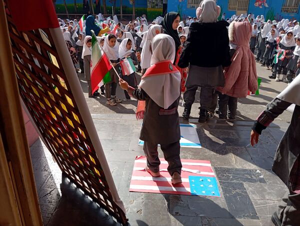 سالروز پیروزی شکوهمند انقلاب اسلامی در دبستان دخترانه نرجس یک و دو 