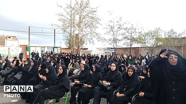  یادبود معلم شهیده علیزاده در روستای هیو شهرستان ساوجبلاغ