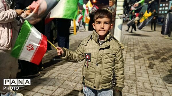 از کودک تا پیر، حضور هر ایرانی در دفاع از آرمان‌ها