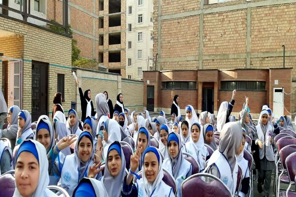 افتتاحیه سفیران سلامت پاکدشت در آموزشگاه ام‌الشهدای مظفر