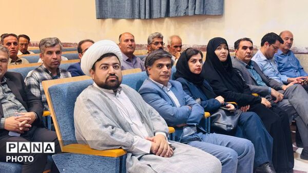 گردهمایی مدیران و معاونین مدارس شهرستان ابرکوه با حضور مشاور وزیر آموزش و پرورش