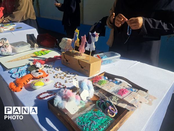 بازارچه دانش‌آموزی در دبیرستان علی افشارنژاد