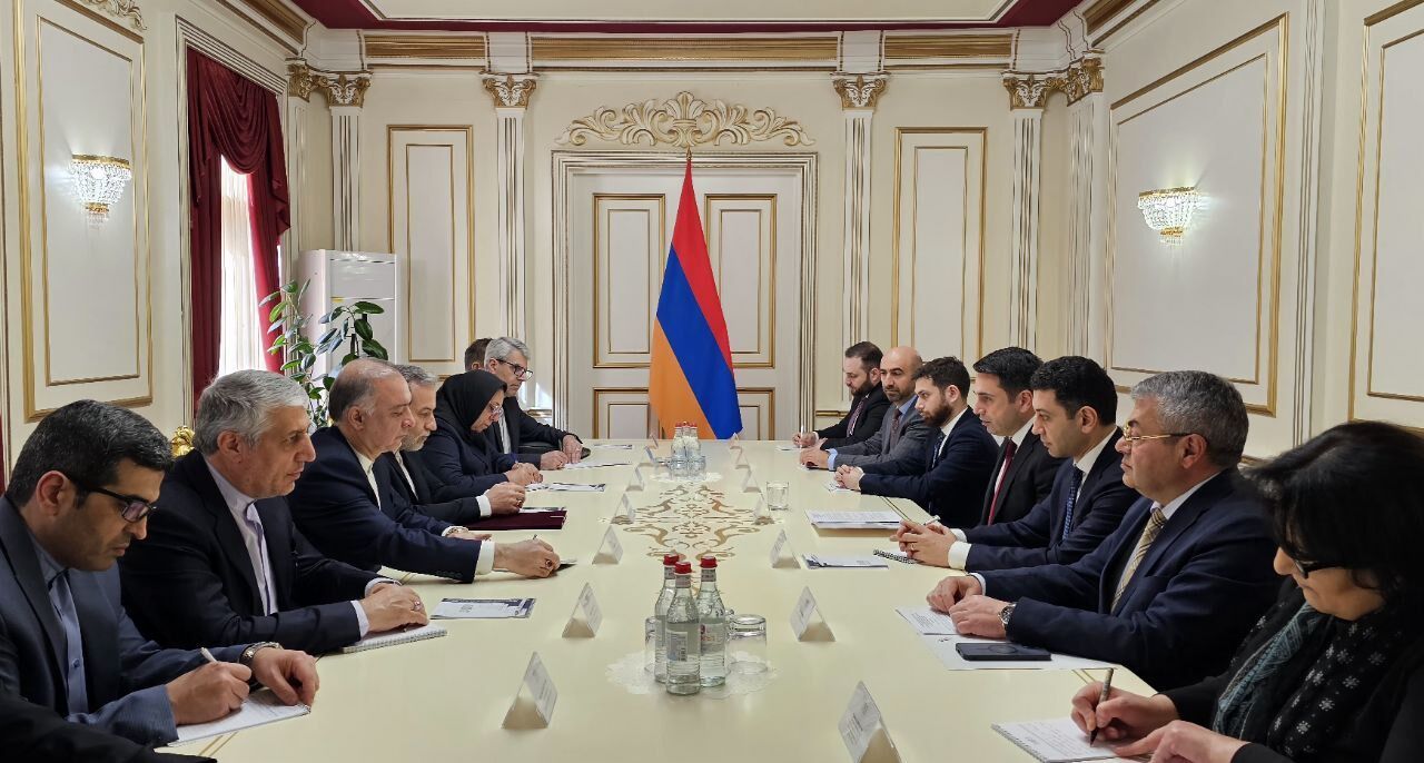 عراقچی با رئیس مجلس ملی ارمنستان دیدار کرد
