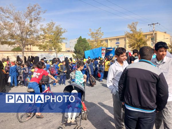 راهپیمایی روز 13 آبان در کوچه‌های شهر رضویه