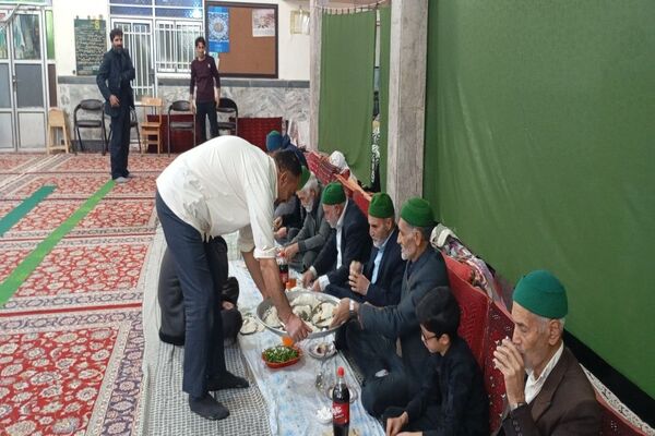 آخرین روز از اعتکاف دانش آموزی انس با خدا  در مسجد جامع شهر بار نیشابور