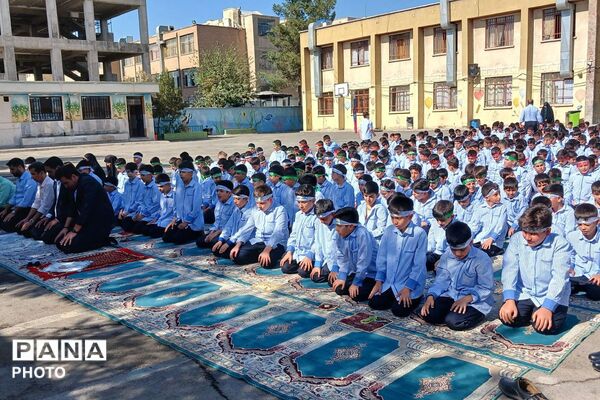 برپایی نمازجماعت در دبستان پسرانه میثاق باقرشهر 