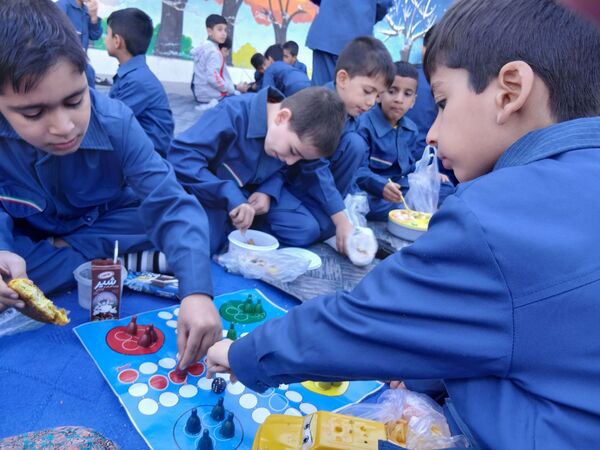 اردوی درون مدرسه‌ای به‌مناسبت روز جهانی کودک 