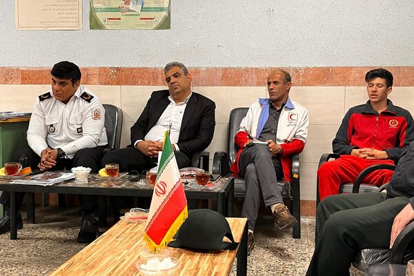 جلسه هماهنگی مانور زلزله در مدرسه شایستگان شهرستان قدس