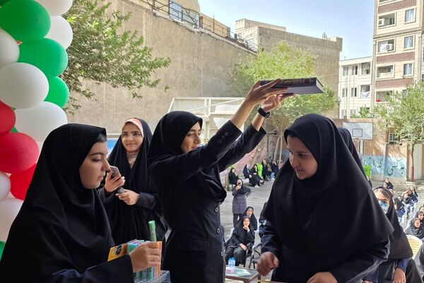 برگزاری جشن جوانه ها ، آغاز فصل رویش جوانه ها در بهارستان دو