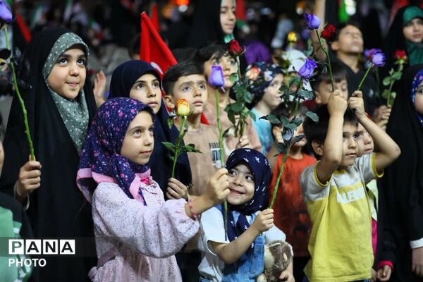 گفت‌وگوی اقشار مختلف مردم همدان با نماینده ولی‌فقیه در استان