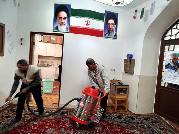 غبار روبی مسجد خاتم النبیین بیرجند به مناسبت فرا رسیدن ماه رمضان 